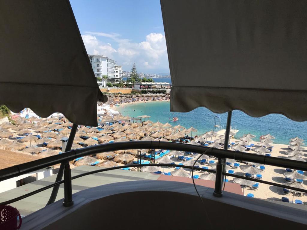 Leon Sea View Apartment Sarandë Buitenkant foto
