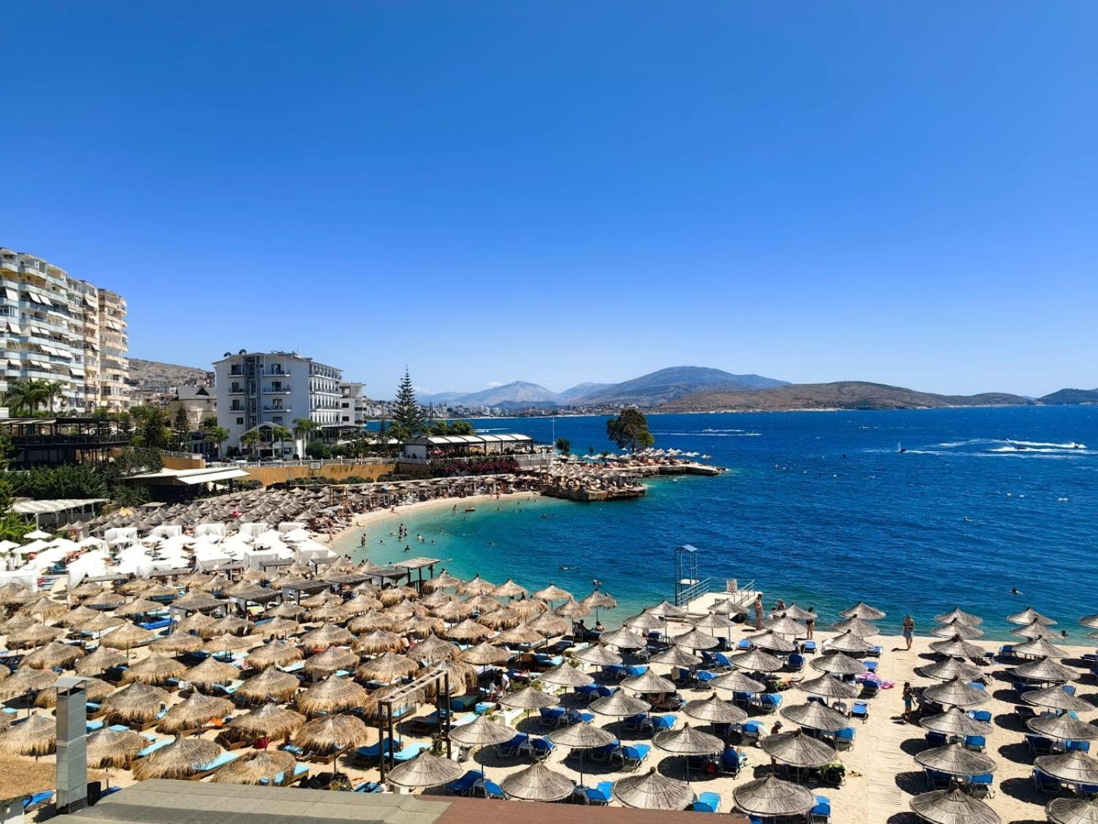 Leon Sea View Apartment Sarandë Buitenkant foto