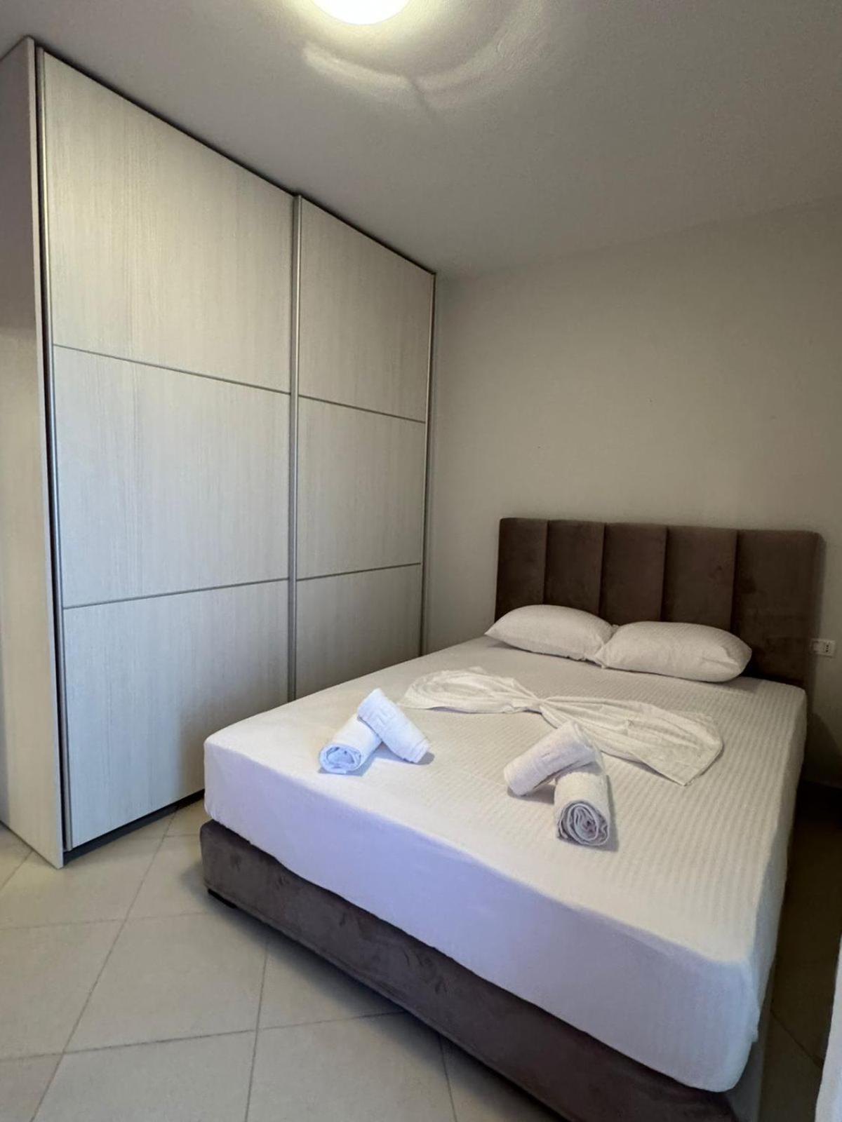 Leon Sea View Apartment Sarandë Buitenkant foto