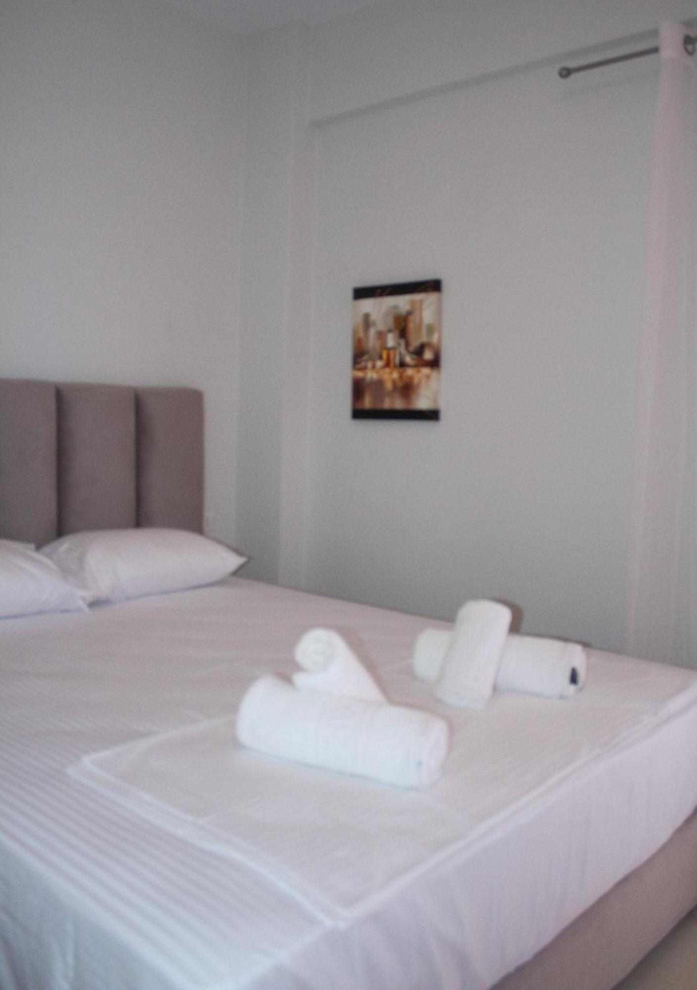 Leon Sea View Apartment Sarandë Buitenkant foto