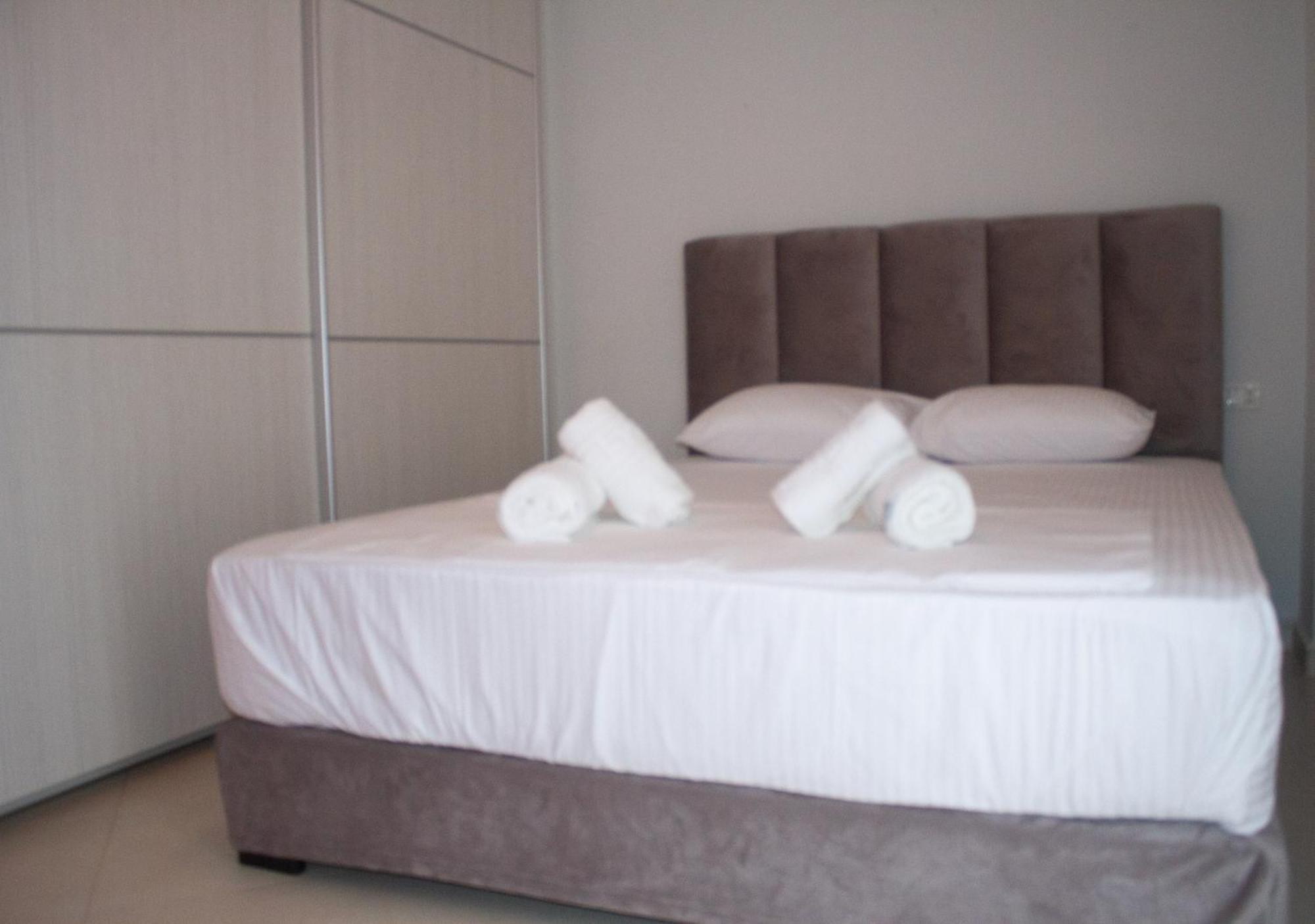 Leon Sea View Apartment Sarandë Buitenkant foto
